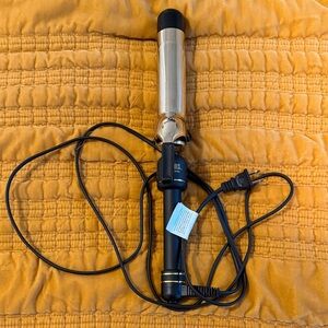 Hot Tools 1.5” barrel Curling Iron